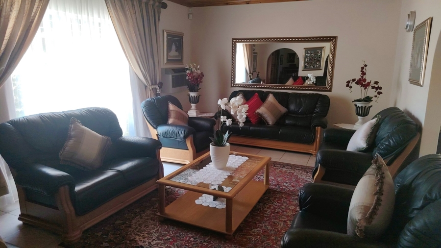 5 Bedroom Property for Sale in Flamwood North West